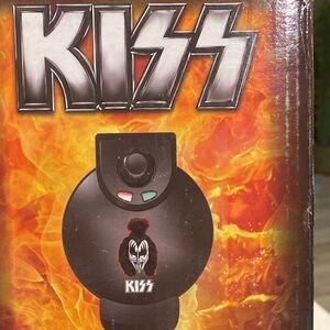 KISS Demon waffle maker